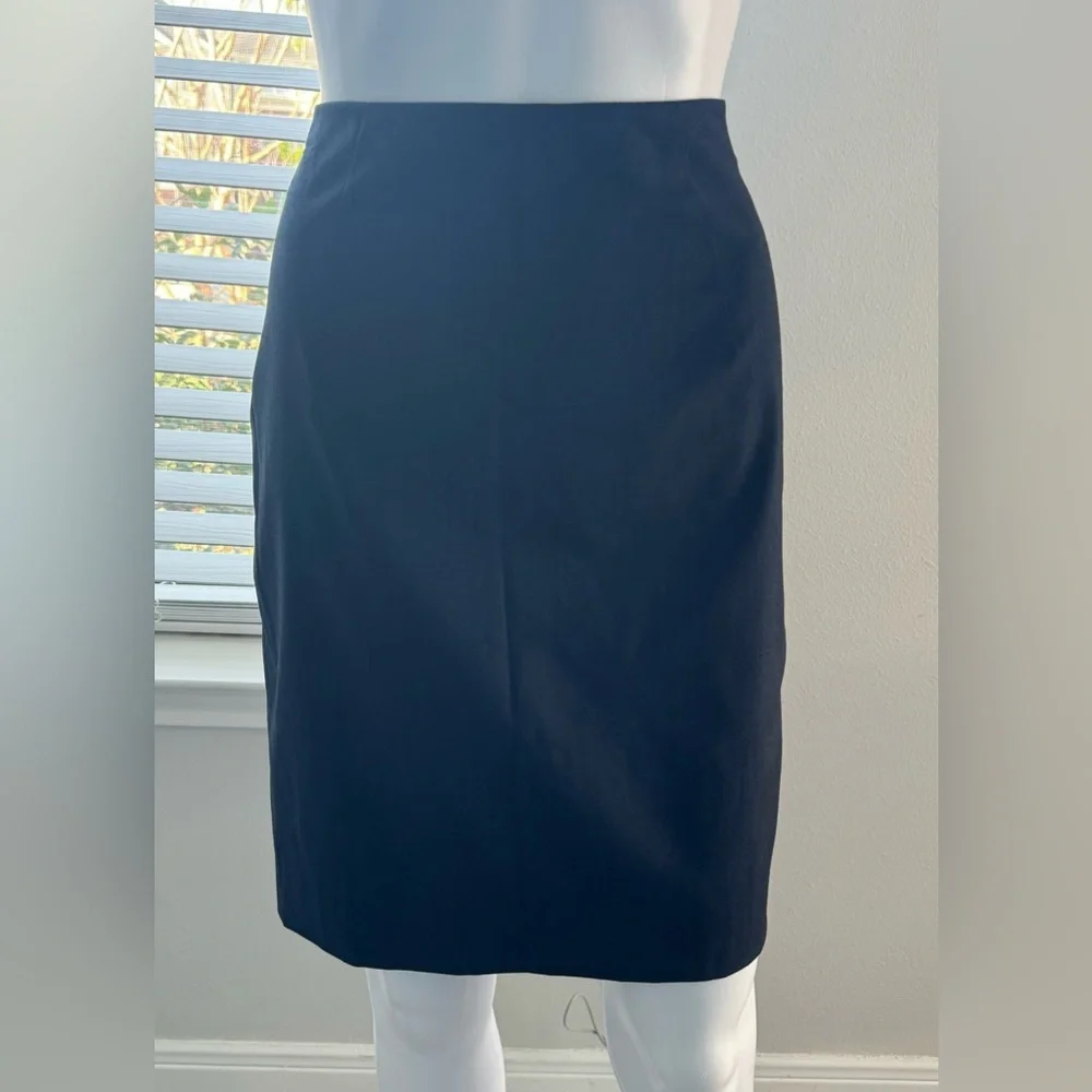 Boss Hugo Boss Vilina1 pencil skirt, size 6. An elegant skirt made from